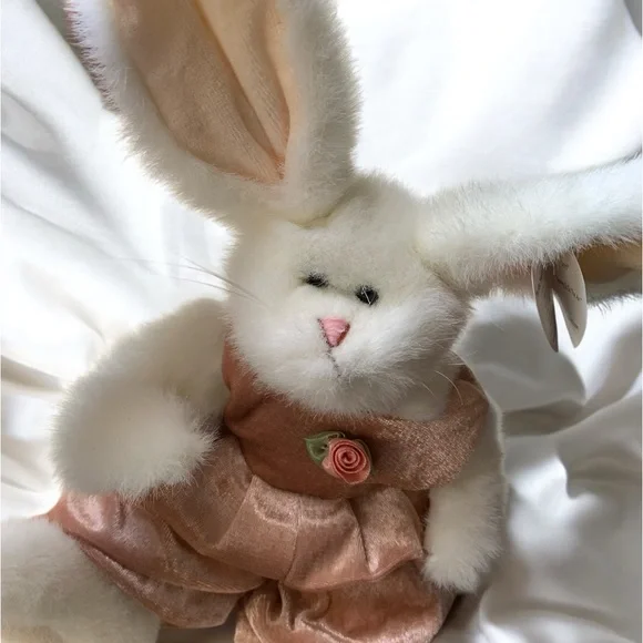 Vintage 1993 TY Attic Treasures “Sara” Soft White Bunny Rabbit Plush Toy Easter - Picture 4 of 12